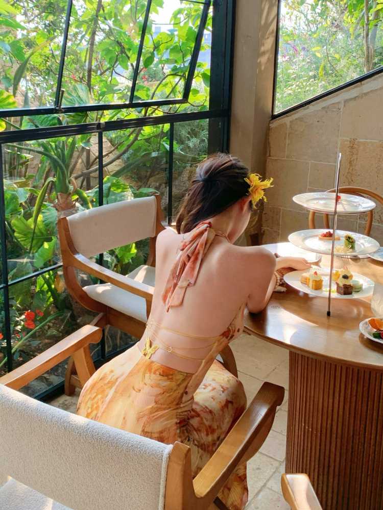 オケージョン ドレス 花柄ホルターネック優美ドレス
