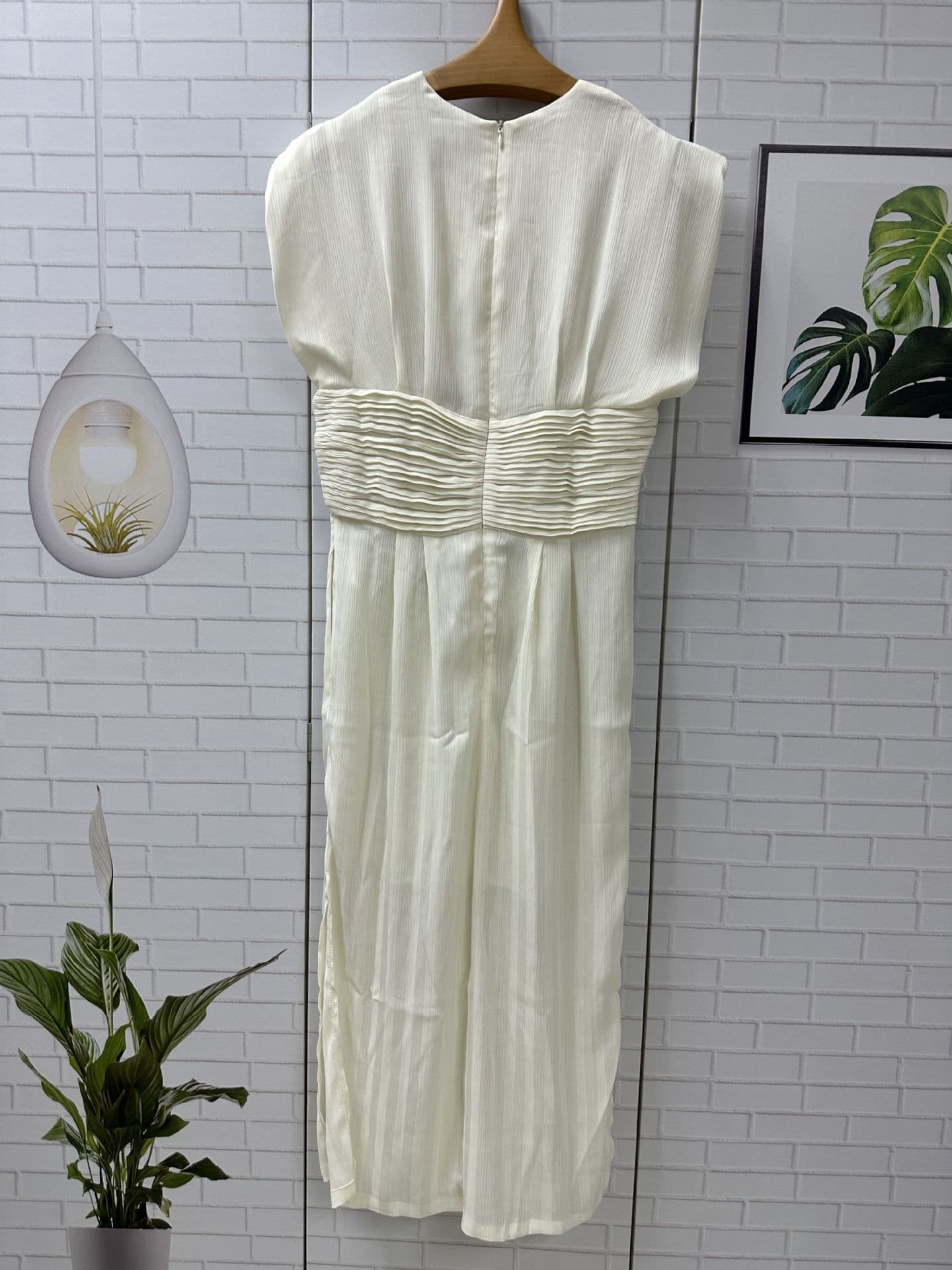 オケージョンワンピース 優美なドレープが際立つプリーツワンピース