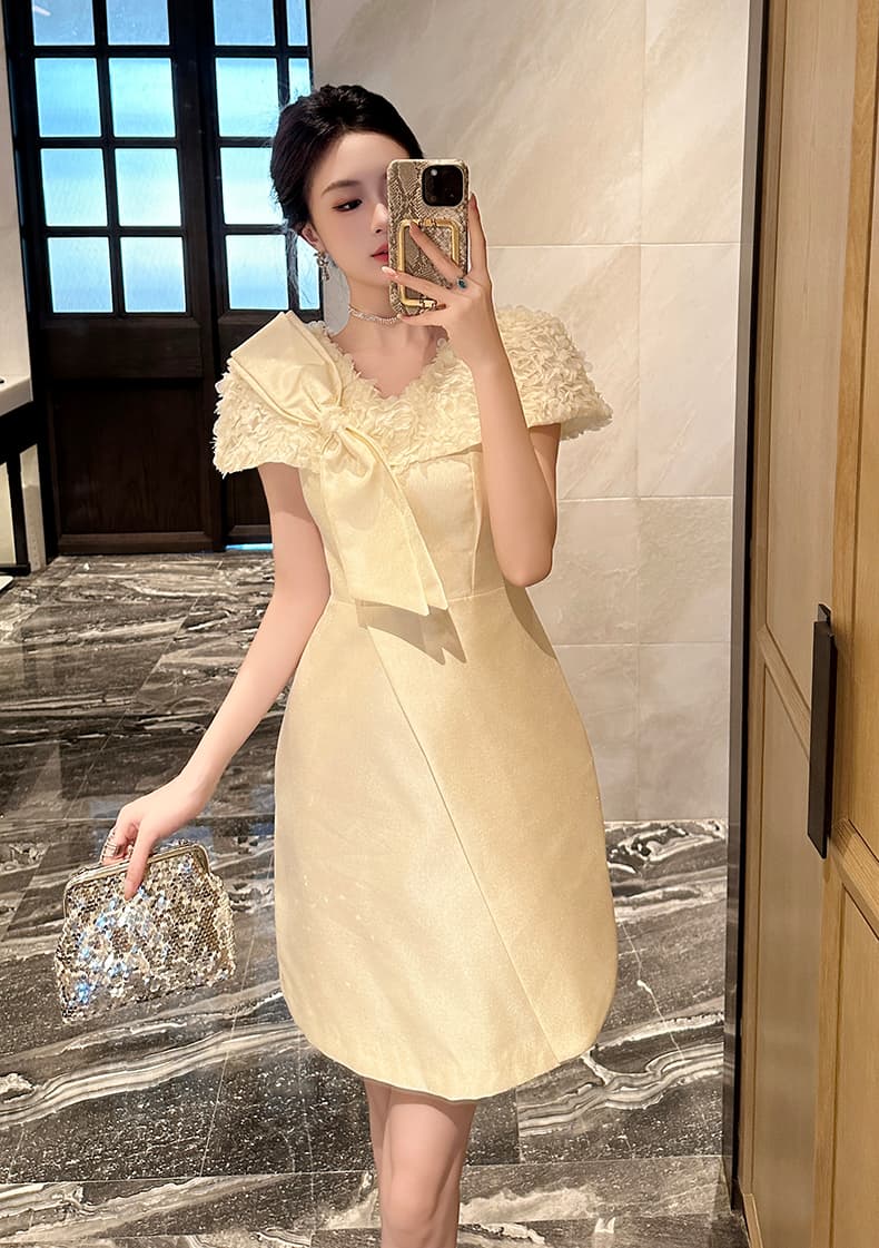 優美立体花びらVネックオケージョンドレス