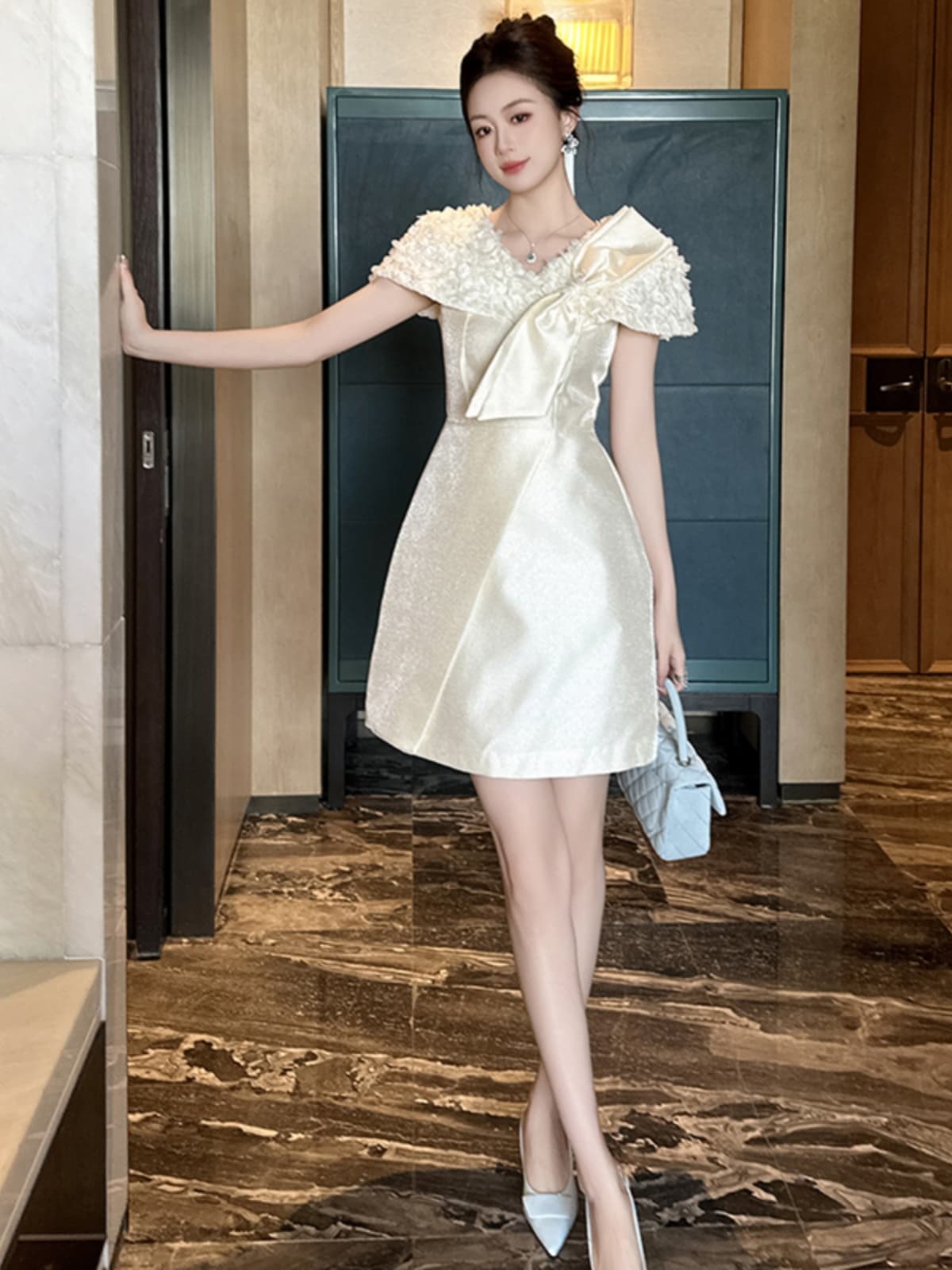 優美立体花びらVネックオケージョンドレス