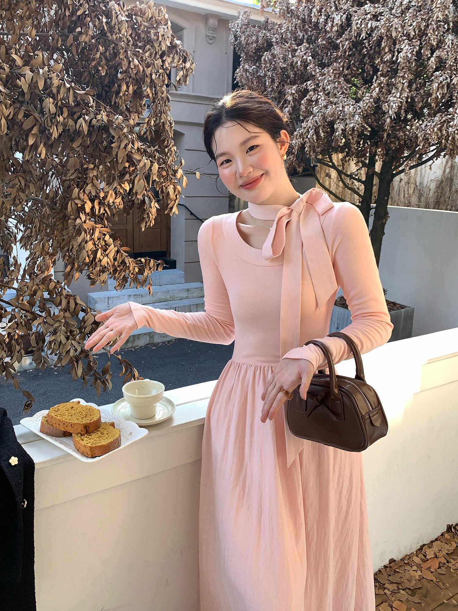 上品な首元リボン長袖オケージョンドレス