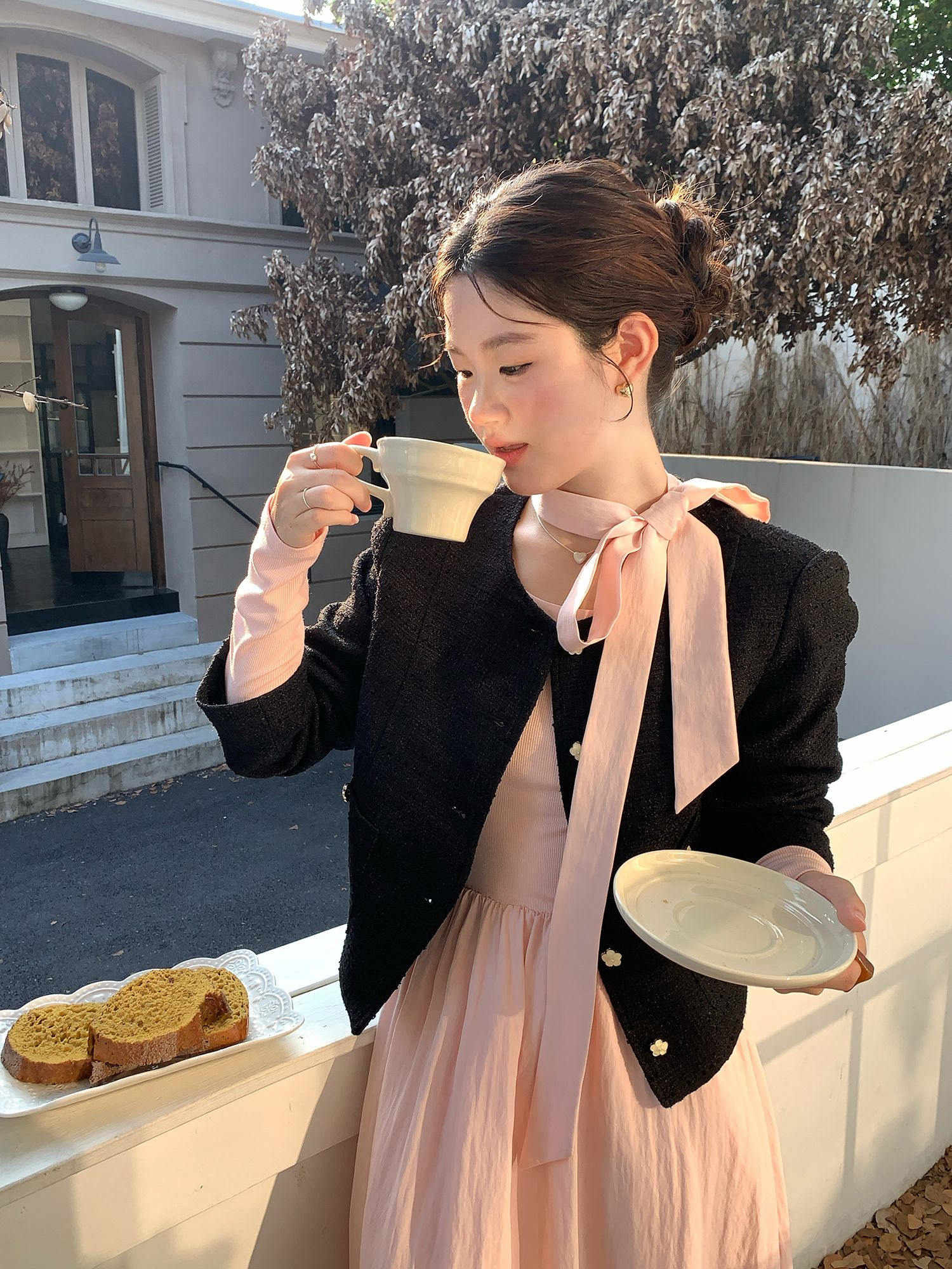 上品な首元リボン長袖オケージョンドレス